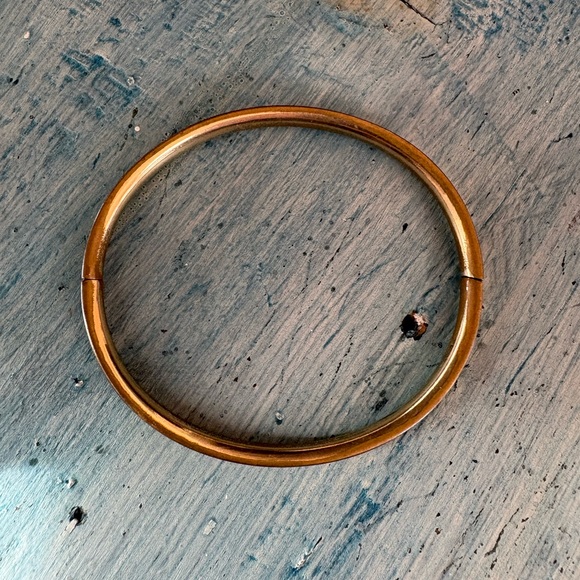 Sweet Vintage Victorian Rolled Hollow Gold Bangle Bracelet with Etched Design - Picture 7 of 13